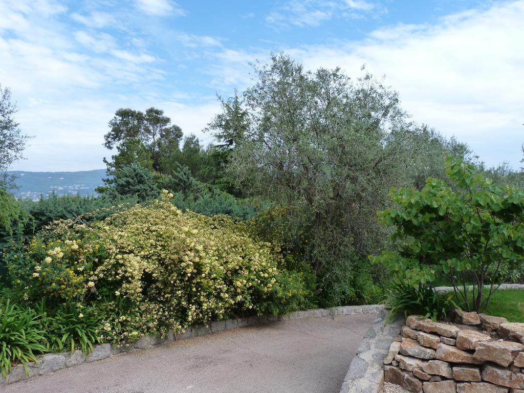 Отель La Bastide Des Senteurs Peymeinade Экстерьер фото