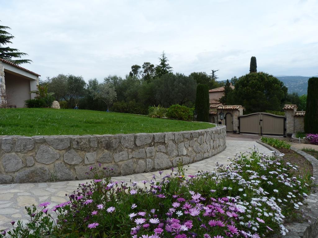 Отель La Bastide Des Senteurs Peymeinade Экстерьер фото